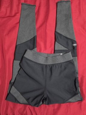 ALO Yoga Black and Gray Colorblock Leggings